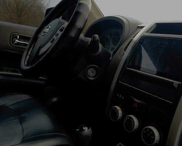 Черный Ниссан ИксТрейл, объемом двигателя 2 л и пробегом 260 тыс. км за 9300 $, фото 3 на Automoto.ua