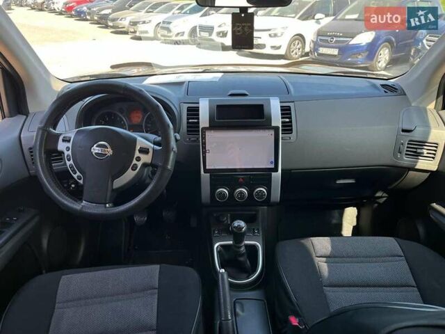 Черный Ниссан ИксТрейл, объемом двигателя 2 л и пробегом 279 тыс. км за 9240 $, фото 27 на Automoto.ua
