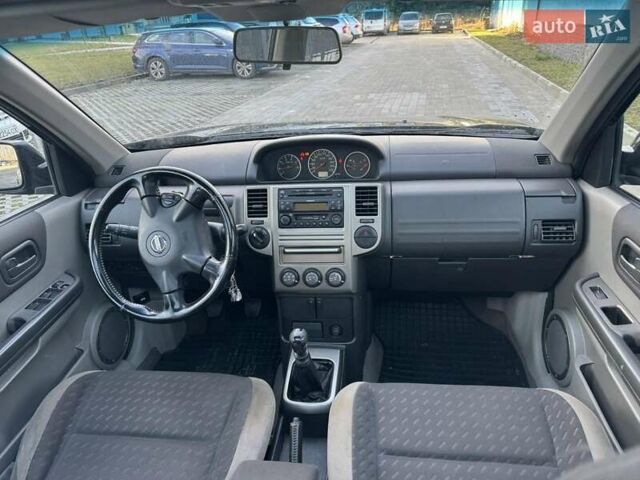 Чорний Ніссан ІксТрейл, об'ємом двигуна 2.2 л та пробігом 295 тис. км за 3850 $, фото 5 на Automoto.ua