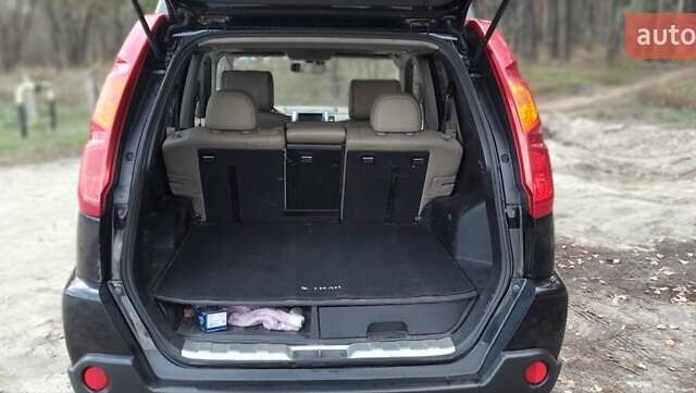 Черный Ниссан ИксТрейл, объемом двигателя 2 л и пробегом 259 тыс. км за 9999 $, фото 15 на Automoto.ua