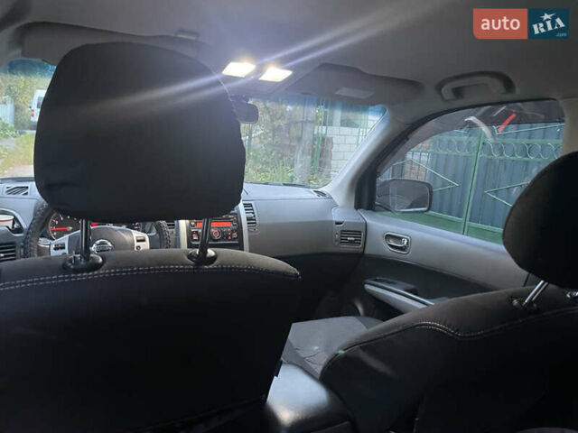 Черный Ниссан ИксТрейл, объемом двигателя 2.5 л и пробегом 236 тыс. км за 8600 $, фото 22 на Automoto.ua