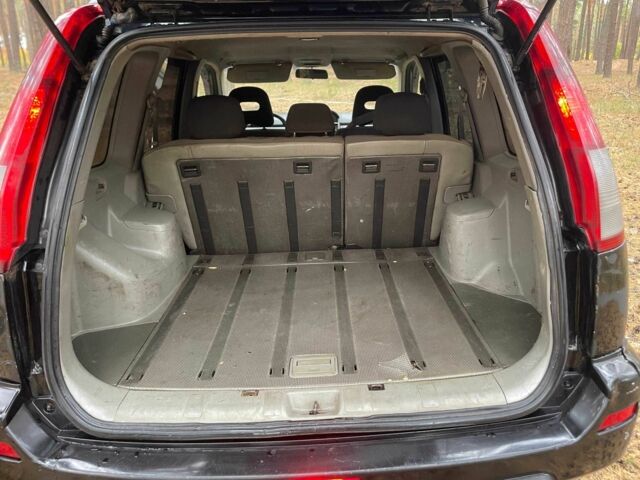 Чорний Ніссан ІксТрейл, об'ємом двигуна 2.2 л та пробігом 311 тис. км за 3500 $, фото 4 на Automoto.ua