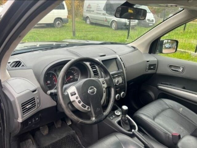 Черный Ниссан ИксТрейл, объемом двигателя 2 л и пробегом 295 тыс. км за 2700 $, фото 5 на Automoto.ua