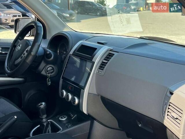 Черный Ниссан ИксТрейл, объемом двигателя 2 л и пробегом 279 тыс. км за 9240 $, фото 19 на Automoto.ua