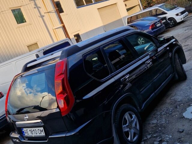 Черный Ниссан ИксТрейл, объемом двигателя 2.5 л и пробегом 340 тыс. км за 7299 $, фото 3 на Automoto.ua