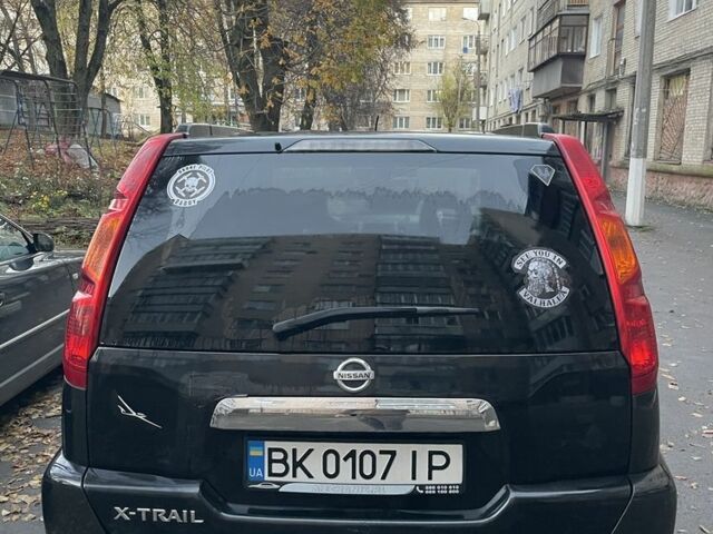 Чорний Ніссан ІксТрейл, об'ємом двигуна 2 л та пробігом 305 тис. км за 4299 $, фото 11 на Automoto.ua