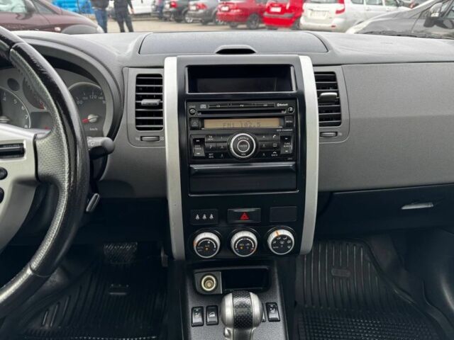 Чорний Ніссан ІксТрейл, об'ємом двигуна 2 л та пробігом 219 тис. км за 5800 $, фото 8 на Automoto.ua