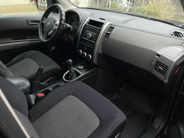 Черный Ниссан ИксТрейл, объемом двигателя 2 л и пробегом 326 тыс. км за 8500 $, фото 6 на Automoto.ua