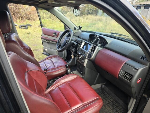 Черный Ниссан ИксТрейл, объемом двигателя 2.2 л и пробегом 206 тыс. км за 4000 $, фото 9 на Automoto.ua