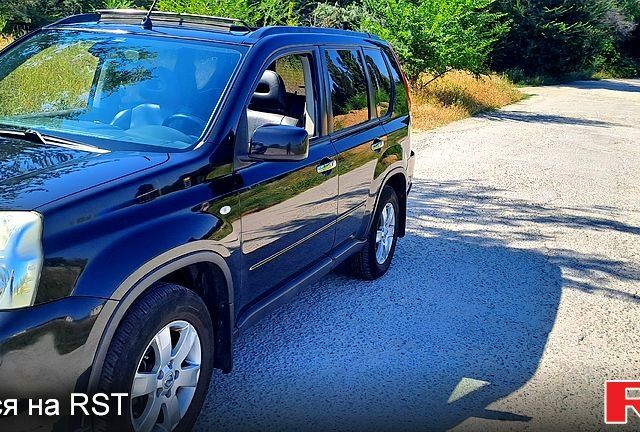 Черный Ниссан ИксТрейл, объемом двигателя 2.5 л и пробегом 223 тыс. км за 7500 $, фото 1 на Automoto.ua