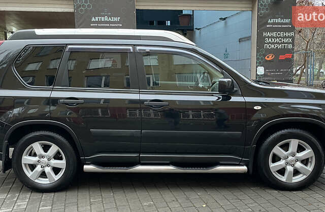 Черный Ниссан ИксТрейл, объемом двигателя 2 л и пробегом 193 тыс. км за 8700 $, фото 4 на Automoto.ua