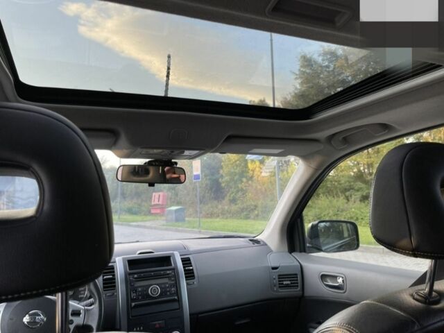 Черный Ниссан ИксТрейл, объемом двигателя 2 л и пробегом 244 тыс. км за 8298 $, фото 2 на Automoto.ua