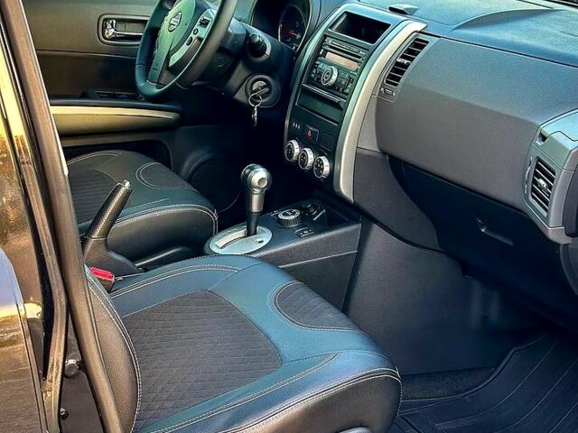 Черный Ниссан ИксТрейл, объемом двигателя 2 л и пробегом 227 тыс. км за 8300 $, фото 8 на Automoto.ua