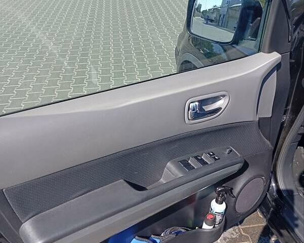 Черный Ниссан ИксТрейл, объемом двигателя 2 л и пробегом 192 тыс. км за 9500 $, фото 13 на Automoto.ua