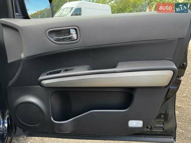 Черный Ниссан ИксТрейл, объемом двигателя 2.5 л и пробегом 166 тыс. км за 8680 $, фото 29 на Automoto.ua