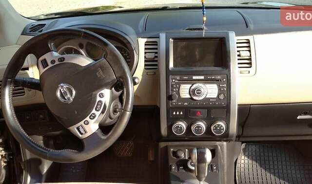 Черный Ниссан ИксТрейл, объемом двигателя 2 л и пробегом 240 тыс. км за 9700 $, фото 6 на Automoto.ua