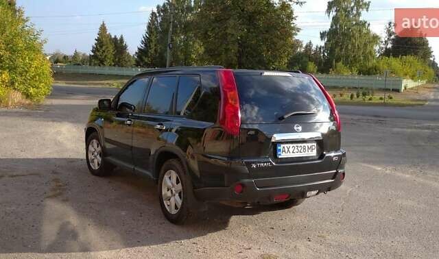 Черный Ниссан ИксТрейл, объемом двигателя 2 л и пробегом 240 тыс. км за 9700 $, фото 3 на Automoto.ua