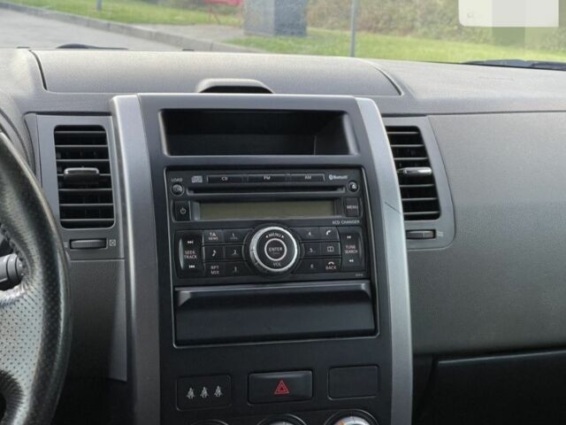 Черный Ниссан ИксТрейл, объемом двигателя 2 л и пробегом 242 тыс. км за 9300 $, фото 13 на Automoto.ua