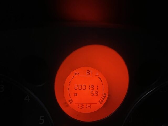 Черный Ниссан ИксТрейл, объемом двигателя 2.2 л и пробегом 200 тыс. км за 5800 $, фото 14 на Automoto.ua