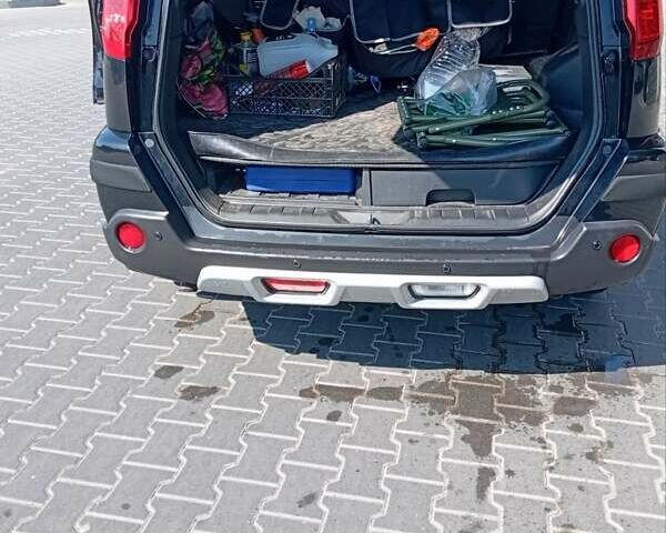 Черный Ниссан ИксТрейл, объемом двигателя 2 л и пробегом 192 тыс. км за 9500 $, фото 9 на Automoto.ua