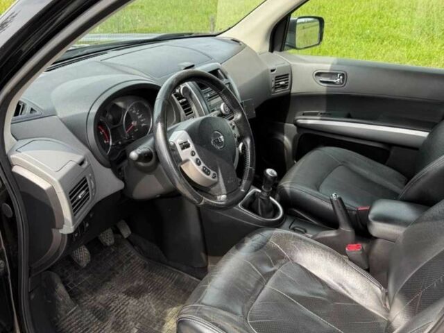 Черный Ниссан ИксТрейл, объемом двигателя 2 л и пробегом 345 тыс. км за 2650 $, фото 6 на Automoto.ua