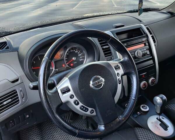 Черный Ниссан ИксТрейл, объемом двигателя 2 л и пробегом 284 тыс. км за 8500 $, фото 8 на Automoto.ua