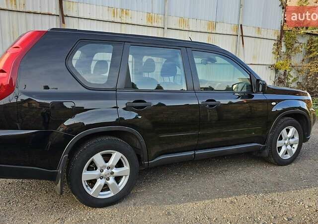 Черный Ниссан ИксТрейл, объемом двигателя 2 л и пробегом 230 тыс. км за 9000 $, фото 4 на Automoto.ua