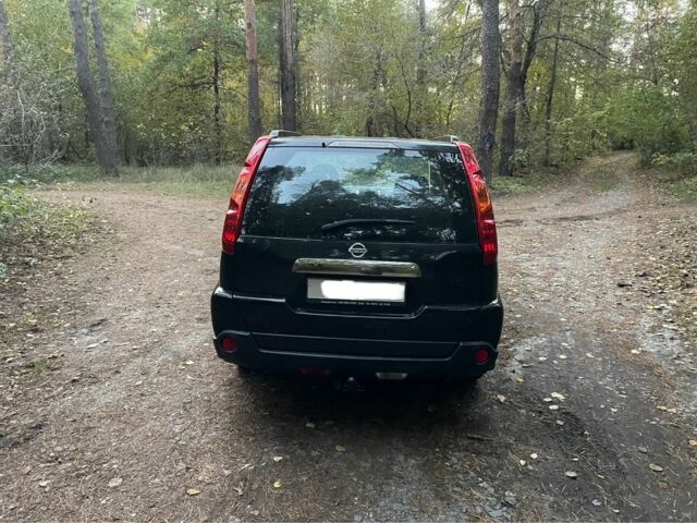 Черный Ниссан ИксТрейл, объемом двигателя 2.2 л и пробегом 200 тыс. км за 5800 $, фото 5 на Automoto.ua