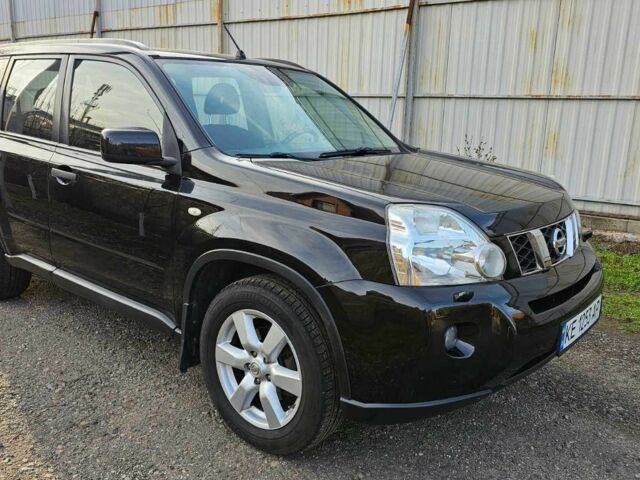 Черный Ниссан ИксТрейл, объемом двигателя 2 л и пробегом 230 тыс. км за 9000 $, фото 1 на Automoto.ua