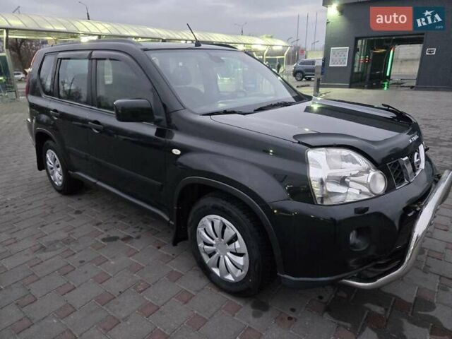 Черный Ниссан ИксТрейл, объемом двигателя 2 л и пробегом 200 тыс. км за 10300 $, фото 1 на Automoto.ua