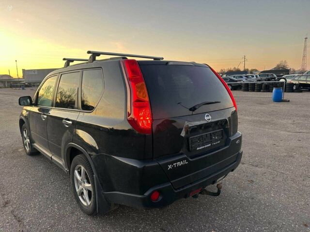 Чорний Ніссан ІксТрейл, об'ємом двигуна 2 л та пробігом 288 тис. км за 4582 $, фото 4 на Automoto.ua