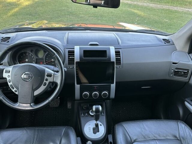 Чорний Ніссан ІксТрейл, об'ємом двигуна 2.5 л та пробігом 238 тис. км за 9500 $, фото 4 на Automoto.ua