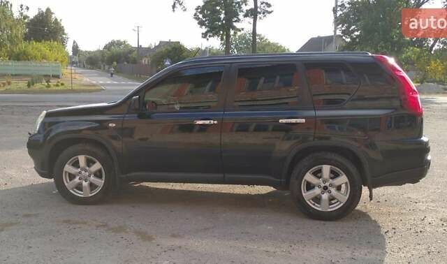 Черный Ниссан ИксТрейл, объемом двигателя 2 л и пробегом 240 тыс. км за 9700 $, фото 5 на Automoto.ua