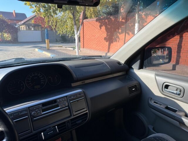 Черный Ниссан ИксТрейл, объемом двигателя 2 л и пробегом 200 тыс. км за 2950 $, фото 7 на Automoto.ua