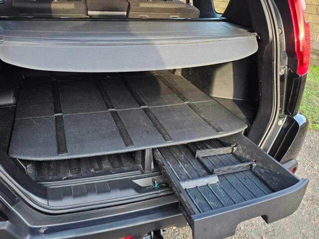 Черный Ниссан ИксТрейл, объемом двигателя 2 л и пробегом 230 тыс. км за 9000 $, фото 6 на Automoto.ua