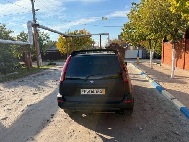 Черный Ниссан ИксТрейл, объемом двигателя 2 л и пробегом 200 тыс. км за 2950 $, фото 2 на Automoto.ua