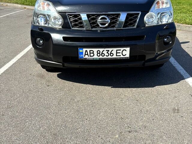 Черный Ниссан ИксТрейл, объемом двигателя 2.5 л и пробегом 199 тыс. км за 8800 $, фото 2 на Automoto.ua
