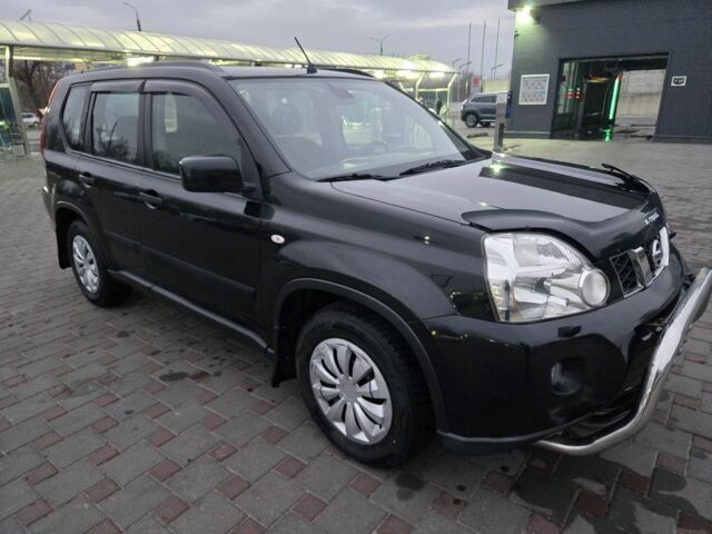 Чорний Ніссан ІксТрейл, об'ємом двигуна 2 л та пробігом 200 тис. км за 10300 $, фото 2 на Automoto.ua