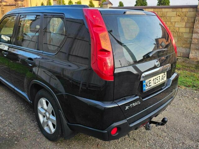 Черный Ниссан ИксТрейл, объемом двигателя 2 л и пробегом 230 тыс. км за 9000 $, фото 3 на Automoto.ua
