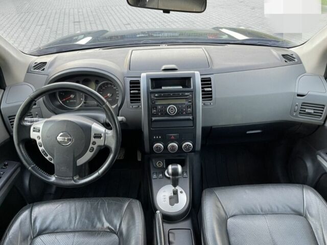 Черный Ниссан ИксТрейл, объемом двигателя 2 л и пробегом 242 тыс. км за 9300 $, фото 8 на Automoto.ua