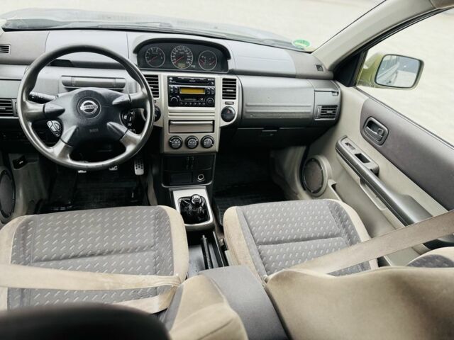 Чорний Ніссан ІксТрейл, об'ємом двигуна 0 л та пробігом 200 тис. км за 2999 $, фото 6 на Automoto.ua