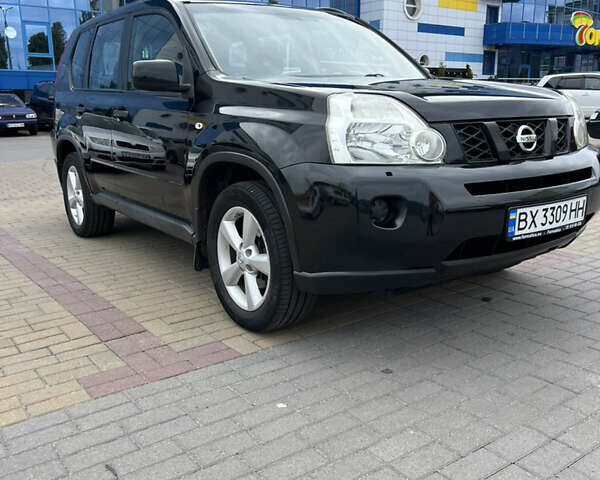 Чорний Ніссан ІксТрейл, об'ємом двигуна 2 л та пробігом 246 тис. км за 7800 $, фото 2 на Automoto.ua