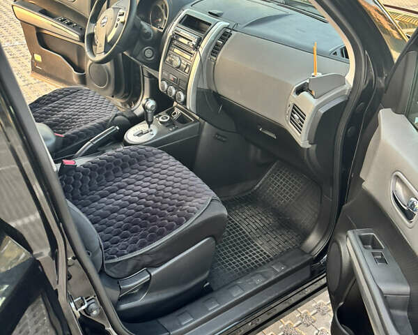 Чорний Ніссан ІксТрейл, об'ємом двигуна 2.49 л та пробігом 233 тис. км за 10500 $, фото 4 на Automoto.ua