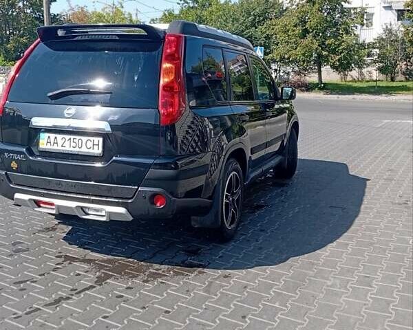 Черный Ниссан ИксТрейл, объемом двигателя 2 л и пробегом 192 тыс. км за 9500 $, фото 2 на Automoto.ua