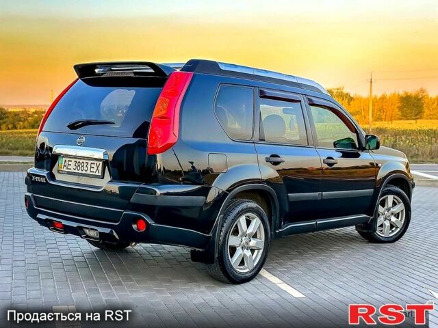 Черный Ниссан ИксТрейл, объемом двигателя 2 л и пробегом 227 тыс. км за 8300 $, фото 2 на Automoto.ua