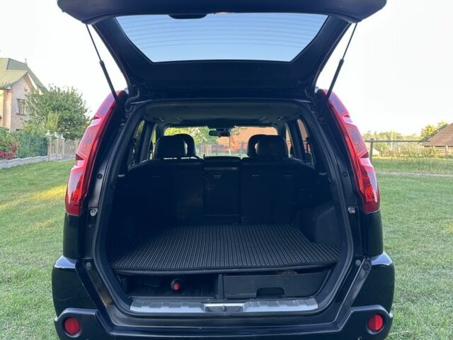 Чорний Ніссан ІксТрейл, об'ємом двигуна 2.5 л та пробігом 238 тис. км за 9500 $, фото 3 на Automoto.ua