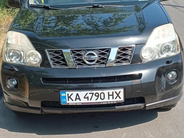 Черный Ниссан ИксТрейл, объемом двигателя 2.5 л и пробегом 170 тыс. км за 11000 $, фото 2 на Automoto.ua
