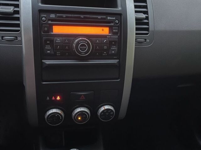 Черный Ниссан ИксТрейл, объемом двигателя 2.2 л и пробегом 200 тыс. км за 5800 $, фото 13 на Automoto.ua