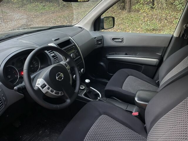 Черный Ниссан ИксТрейл, объемом двигателя 2.2 л и пробегом 200 тыс. км за 5800 $, фото 10 на Automoto.ua