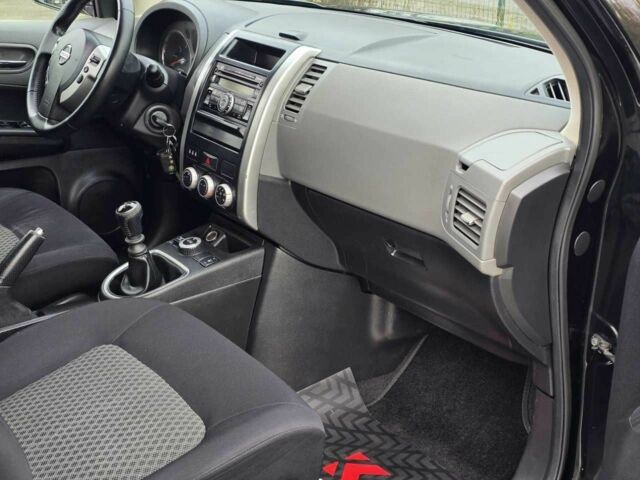 Черный Ниссан ИксТрейл, объемом двигателя 2 л и пробегом 187 тыс. км за 8999 $, фото 15 на Automoto.ua